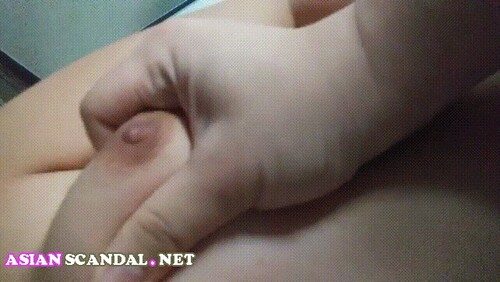 Korean Naked Girlfriend Showing her Sweet Tits