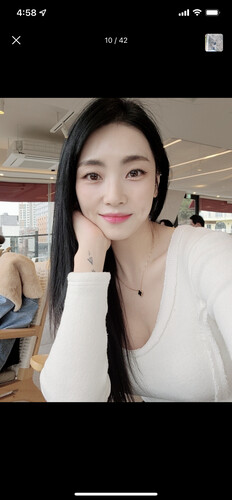 Корейская девушка с идеальной грудью