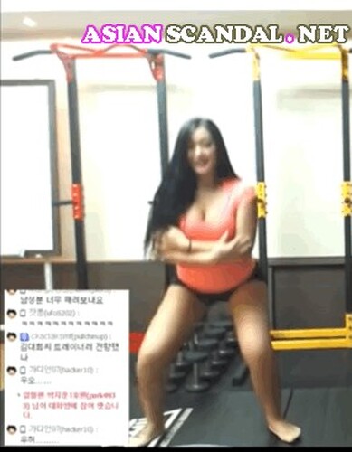 漂亮的超级韩国模特在健身房里快速高潮